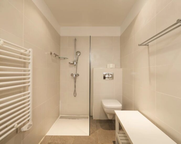 Santa Giulia – Walking distance to the beach – Villa 4 bedrooms – Sea view