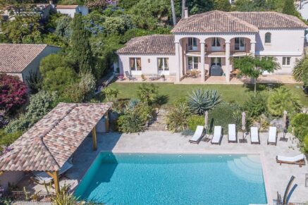 Lumio, 5-bedroom villa, sea and mountain views, swimming pool, close to beaches.