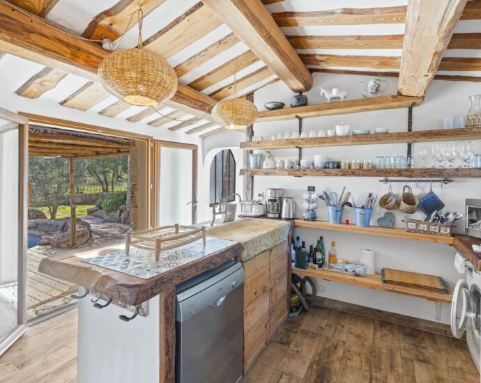 Porto-Vecchio, Palombaggia, Villa d’architecte en pierre avec dépendance, vue mer panoramique et 2 piscines, proche plages