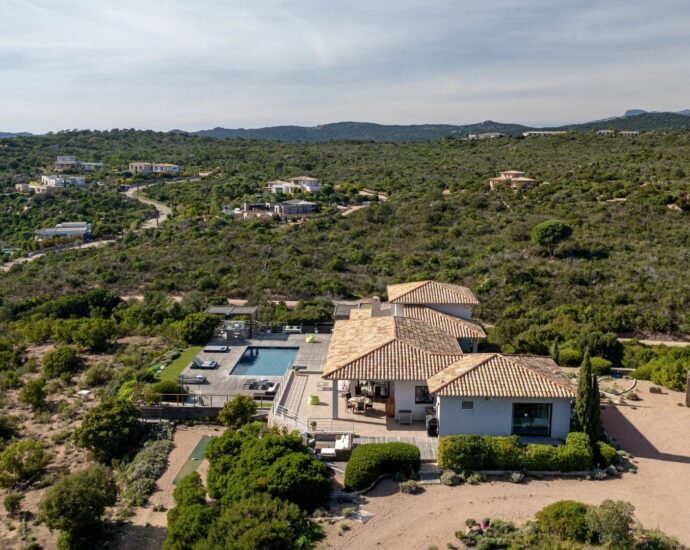 Porto vecchio, Palombaggia, villa 5 chambres, vue mer, piscine et proche plage