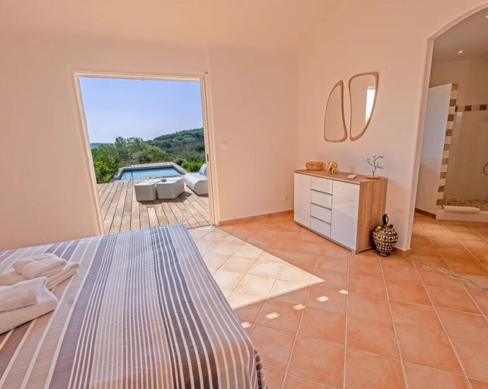 Porto-Vecchio, Precojo, 2-Bedroom Villa with Heated Pool, Near Santa Giulia Beach, with Open Views