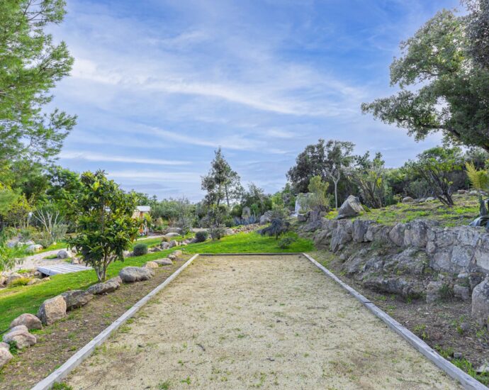 Favone, Villa, Vue mer panoramique, 7 chambres, proche plage, piscine, Cinéma, Salle de sport, Sauna, Hammam, Salle d&rsquo;arcade, Terrain de pétanque