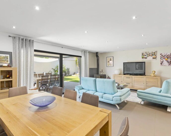 Sainte-Lucie de Porto-Vecchio, Villa 5 chambres, piscine, proche plage et fleuve