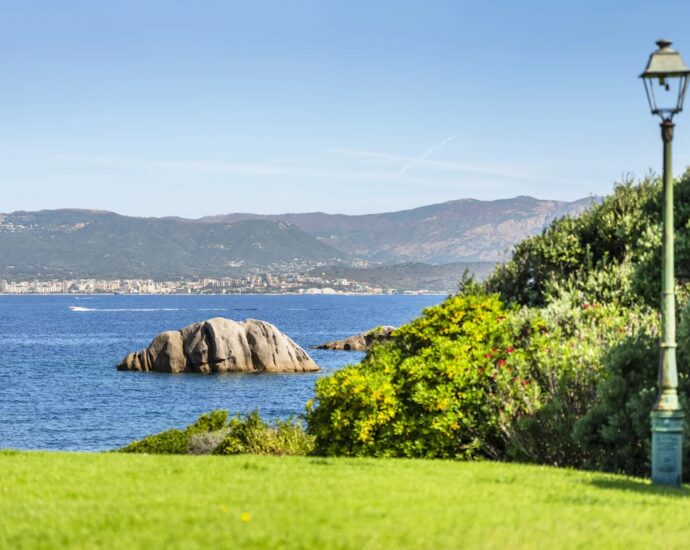 Porticcio, Isolella Peninsula, Waterfront Villa, 7 Bedrooms, Pool, Walking Distance to Beach, Panoramic Sea View