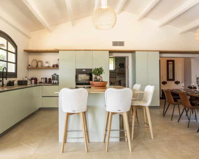 Lumio, villa 7 chambres, piscine, vue mer panoramique, proche plage