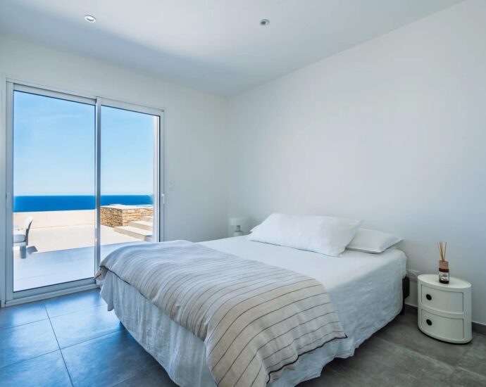 Corbara , 4-Bedroom Villa with Infinity Pool, Stunning Sea Views, Close to the Beach