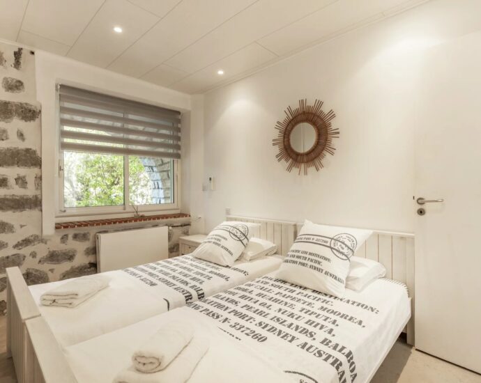 Porticcio, South Shore of Ajaccio, Waterfront villa, 5 bedrooms, panoramic sea view, direct beach access