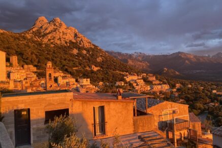 Lumio, appartement, 2 chambres, vue panoramique mer, montagnes et village
