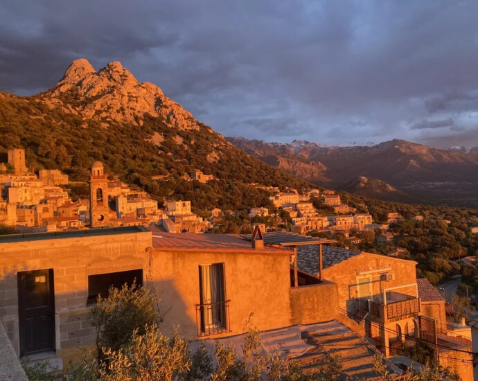 Lumio, appartement, 2 chambres, vue panoramique mer, montagnes et village