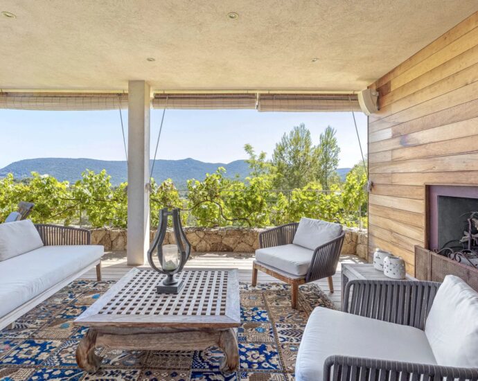 Pinarello, architect-designed villa, 5 bedrooms, sea view, pool, private estate, near beach