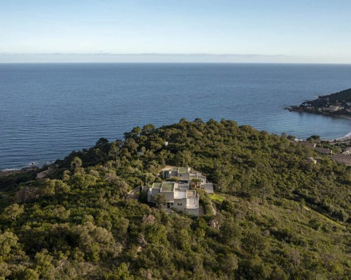 Exclusive listing, Tarco, Sea view, Villa, 8 bedrooms, heated swimming pool, fitness room, close to the beach