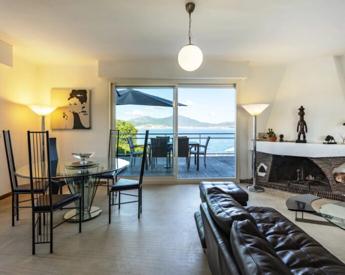 Porticcio, South Shore of Ajaccio, Waterfront villa, 5 bedrooms, panoramic sea view, direct beach access