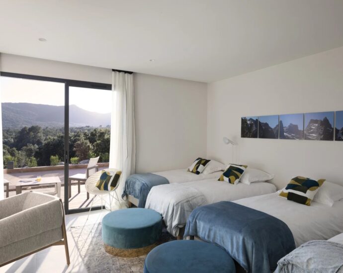 Domaine privé – Pinarello, Villa de 5 chambres, vue mer, piscine à débordement, proche plage