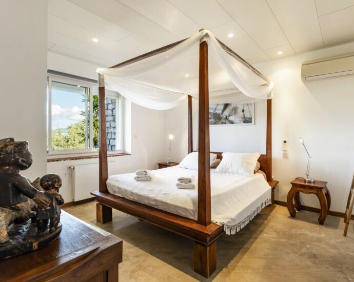 Porticcio, South Shore of Ajaccio, Waterfront villa, 5 bedrooms, panoramic sea view, direct beach access