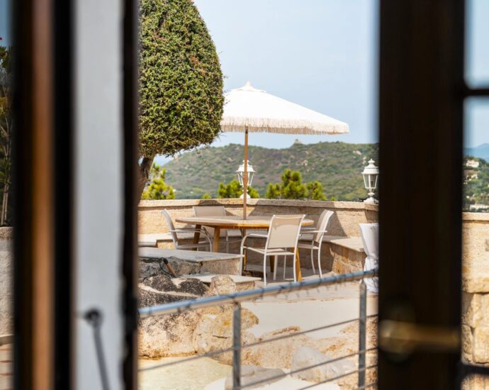 Nord d’Ajaccio, San Andréa D&rsquo;Orcini, Villa 4 chambres, piscine à débordement, vue mer panoramique, plage à pied