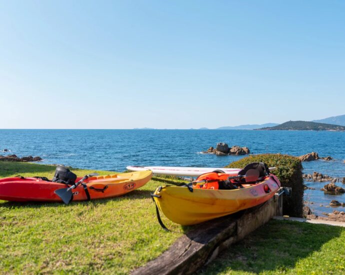 Proche Porticcio, Villa pied dans l’eau à Ruppione, 5 chambres, piscine chauffée et vue imprenable sur la mer