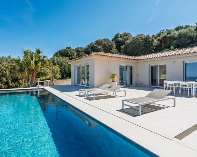 Corbara , 4-Bedroom Villa with Infinity Pool, Stunning Sea Views, Close to the Beach