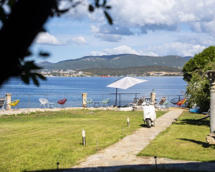 Porticcio, South Shore of Ajaccio, Waterfront villa, 5 bedrooms, panoramic sea view, direct beach access