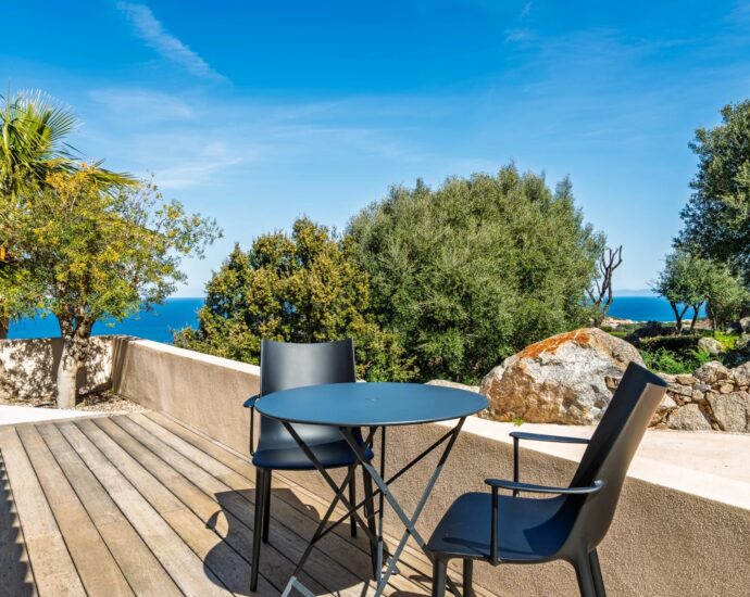 Corbara , 4-Bedroom Villa with Infinity Pool, Stunning Sea Views, Close to the Beach