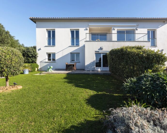 Exclusivité, Costi di Villanova, Villa contemporaine vue mer panoramique, 6 chambres, 2 appartements indépendants, piscine, proche plages et Ajaccio