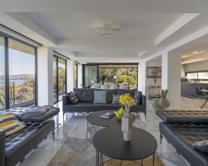 Côte des Nacres, Canella, Villa pied dans l&rsquo;eau, 5 chambres, piscine, vue mer panoramique, accès privé mer