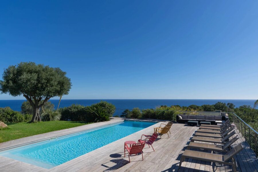 Exclusive listing, Tarco, Sea view, Villa, 8 bedrooms, heated swimming pool, fitness room, close to the beach