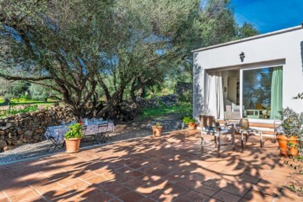 Lumio, Single Story Villa, 4 Bedrooms, Annex, Pool, Mountain Views, Beach within Walking Distance