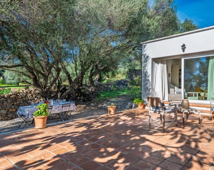 Lumio, Single Story Villa, 4 Bedrooms, Annex, Pool, Mountain Views, Beach within Walking Distance