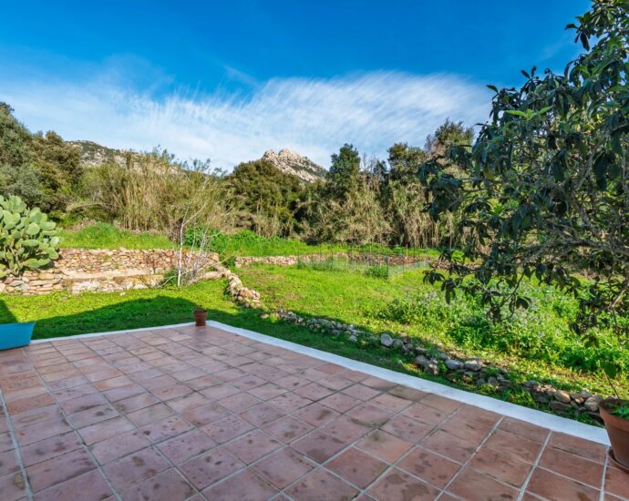 Lumio, Single Story Villa, 4 Bedrooms, Annex, Pool, Mountain Views, Beach within Walking Distance