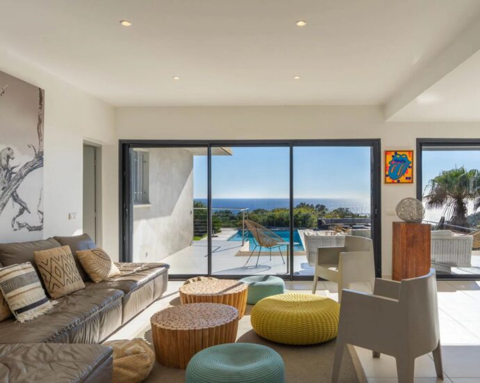 Exclusive listing, Tarco, Sea view, Villa, 8 bedrooms, heated swimming pool, fitness room, close to the beach