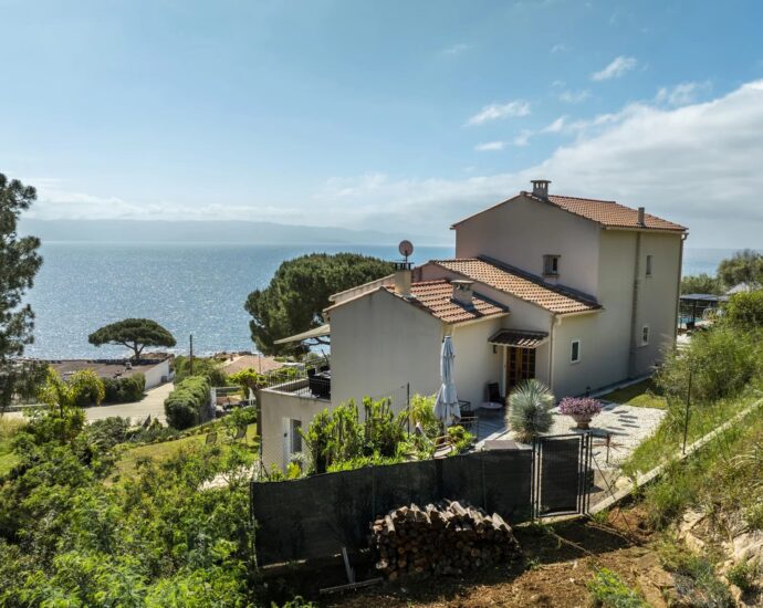 Ajaccio, Exclusivité, Villa, 5 chambres, vue mer panoramique, piscine, plage à pieds