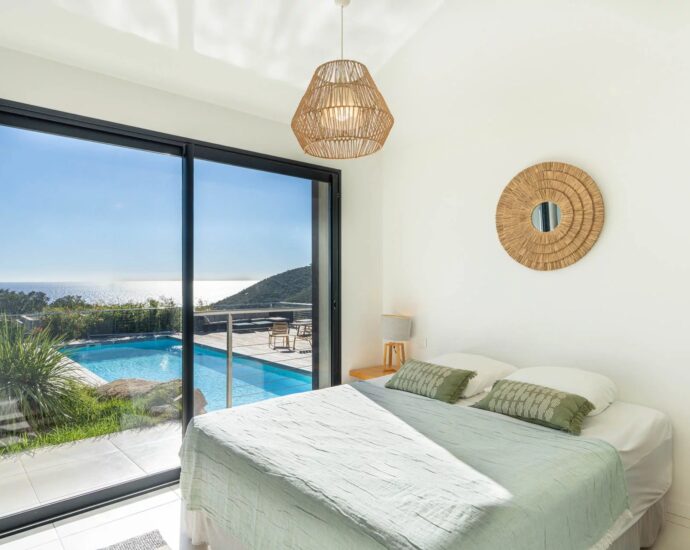 Exclusive listing, Tarco, Sea view, Villa, 8 bedrooms, heated swimming pool, fitness room, close to the beach