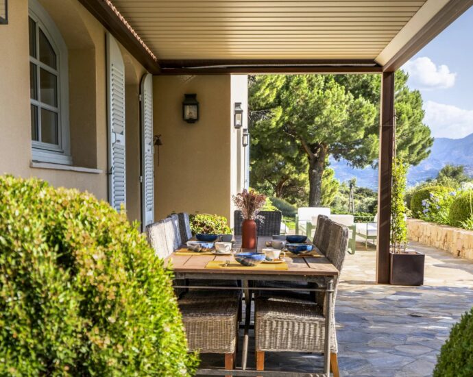 Lumio, villa 7 chambres, piscine, vue mer panoramique, proche plage