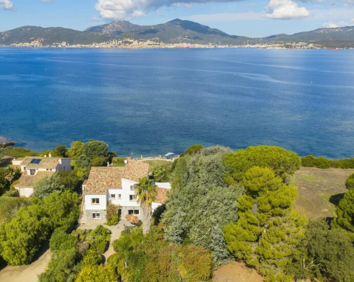 Porticcio, South Shore of Ajaccio, Waterfront villa, 5 bedrooms, panoramic sea view, direct beach access
