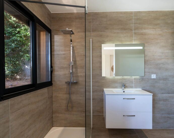 Exclusive listing, Tarco, Sea view, Villa, 8 bedrooms, heated swimming pool, fitness room, close to the beach