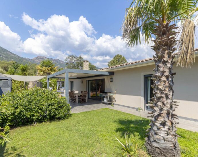 Sainte-Lucie de Porto-Vecchio, Villa 5 chambres, piscine, proche plage et fleuve