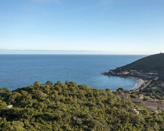 Exclusive listing, Tarco, Sea view, Villa, 8 bedrooms, heated swimming pool, fitness room, close to the beach