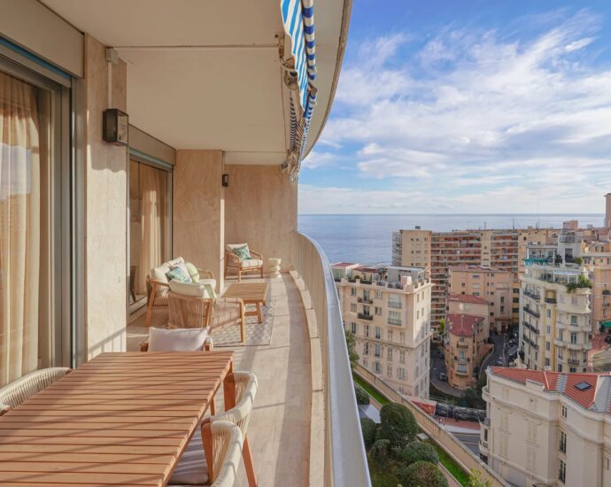 Monaco, Château Périgord I, Furnished 4-room apartment with sea view, ideally located close to all amenities.