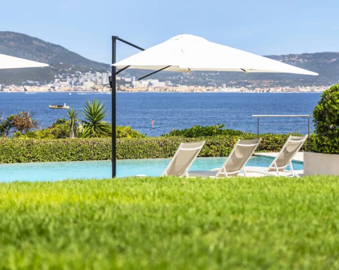 Porticcio, Isolella Peninsula, Waterfront Villa, 7 Bedrooms, Pool, Walking Distance to Beach, Panoramic Sea View