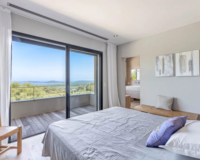 Pinarello, architect-designed villa, 5 bedrooms, sea view, pool, private estate, near beach