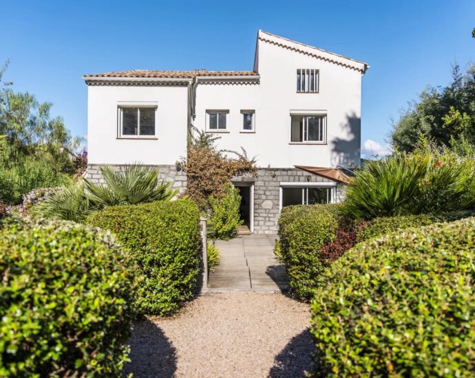 Porticcio, South Shore of Ajaccio, Waterfront villa, 5 bedrooms, panoramic sea view, direct beach access