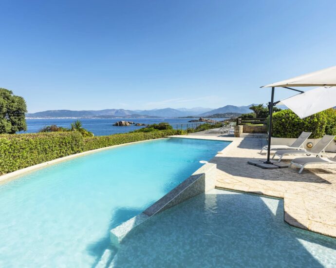 Porticcio, Isolella Peninsula, Waterfront Villa, 7 Bedrooms, Pool, Walking Distance to Beach, Panoramic Sea View