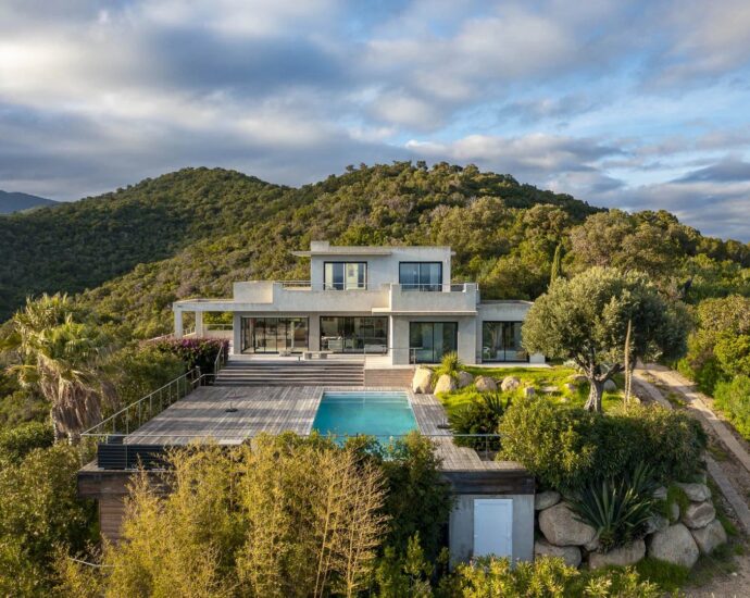 Exclusive listing, Tarco, Sea view, Villa, 8 bedrooms, heated swimming pool, fitness room, close to the beach