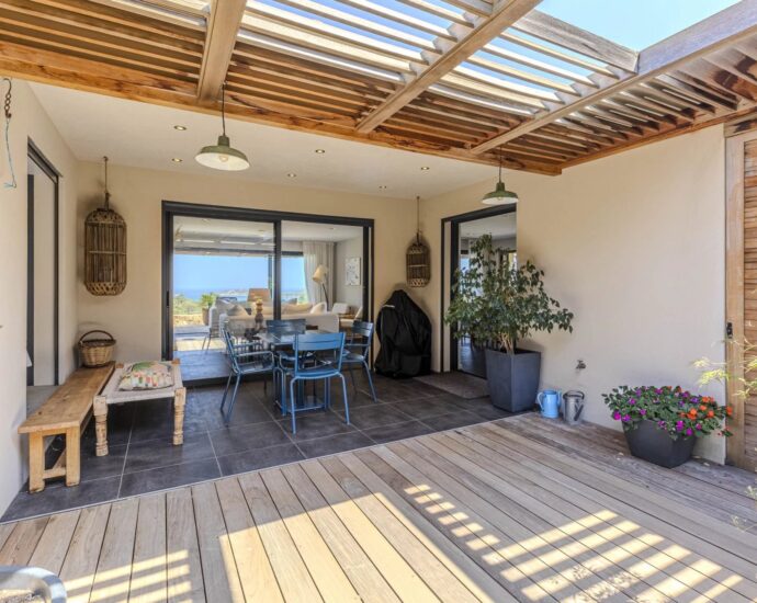 Pinarello, architect-designed villa, 5 bedrooms, sea view, pool, private estate, near beach