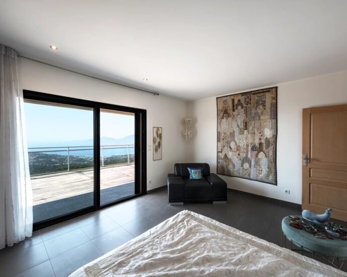 Porticcio, single-storey villa, 4 bedrooms, pool, panoramic sea view, close to beaches
