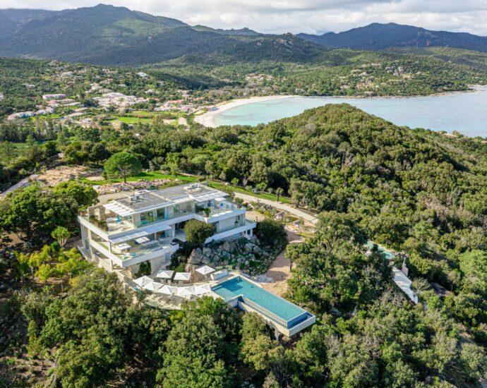 Favone, Villa, Vue mer panoramique, 7 chambres, proche plage, piscine, Cinéma, Salle de sport, Sauna, Hammam, Salle d&rsquo;arcade, Terrain de pétanque