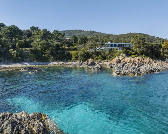 Côte des Nacres, Canella, Villa pied dans l&rsquo;eau, 5 chambres, piscine, vue mer panoramique, accès privé mer