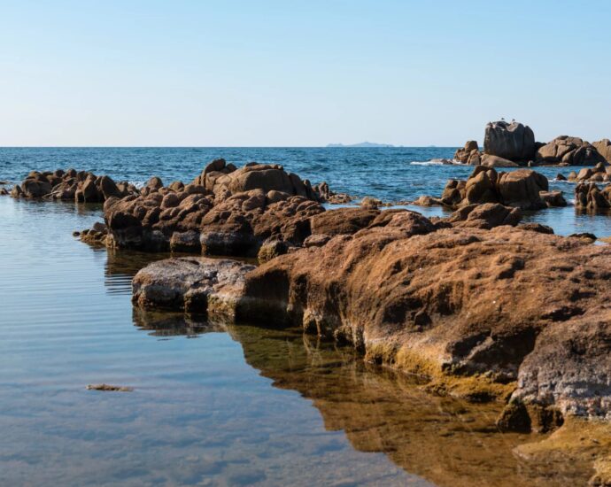 Proche Porticcio, Villa pied dans l’eau à Ruppione, 5 chambres, piscine chauffée et vue imprenable sur la mer