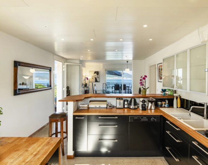 Porticcio, South Shore of Ajaccio, Waterfront villa, 5 bedrooms, panoramic sea view, direct beach access