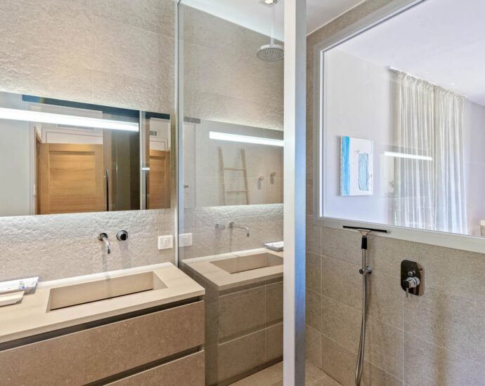 Pinarello, architect-designed villa, 5 bedrooms, sea view, pool, private estate, near beach